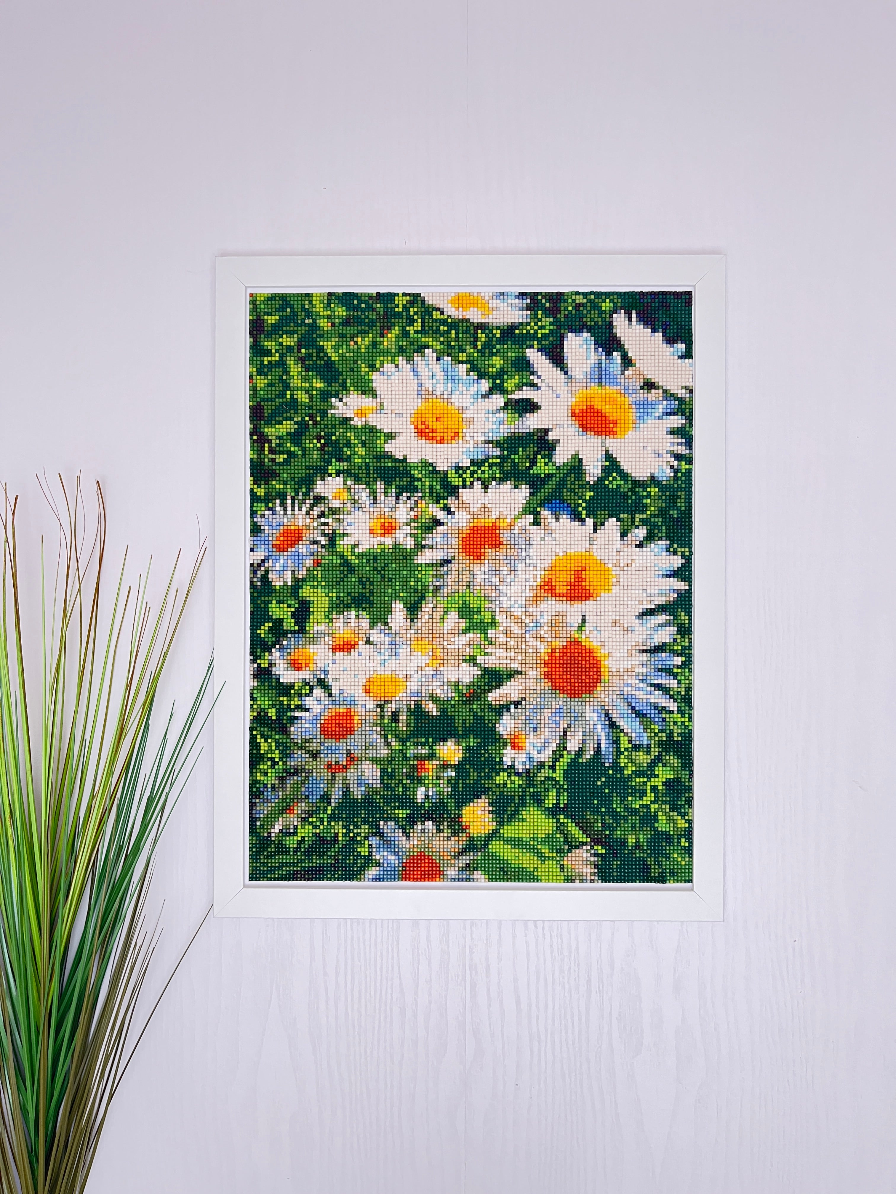 Daisy Flower Diamond Painting Wall Art Framed – Handmade Sparkling Floral Mosaic Artwork – Botanical Wall Decor – Unique Gift