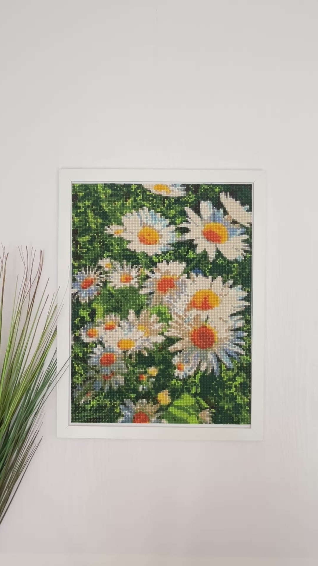 Daisy Flower Diamond Painting Wall Art Framed – Handmade Sparkling Floral Mosaic Artwork – Botanical Wall Decor – Unique Gift